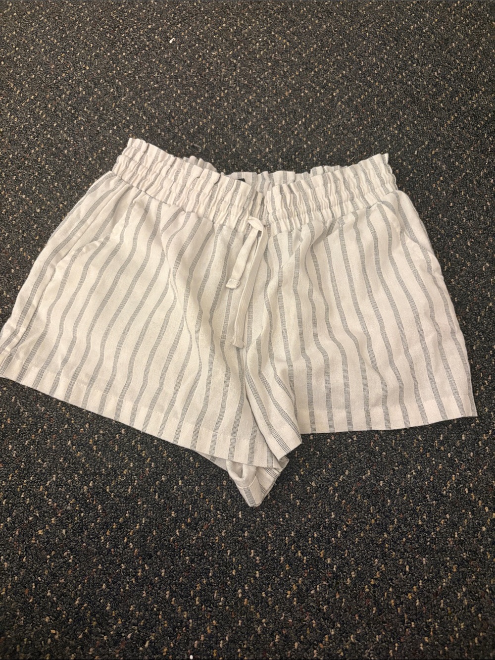 Streetwear Society White and Gray Striped High-Waist Shorts
